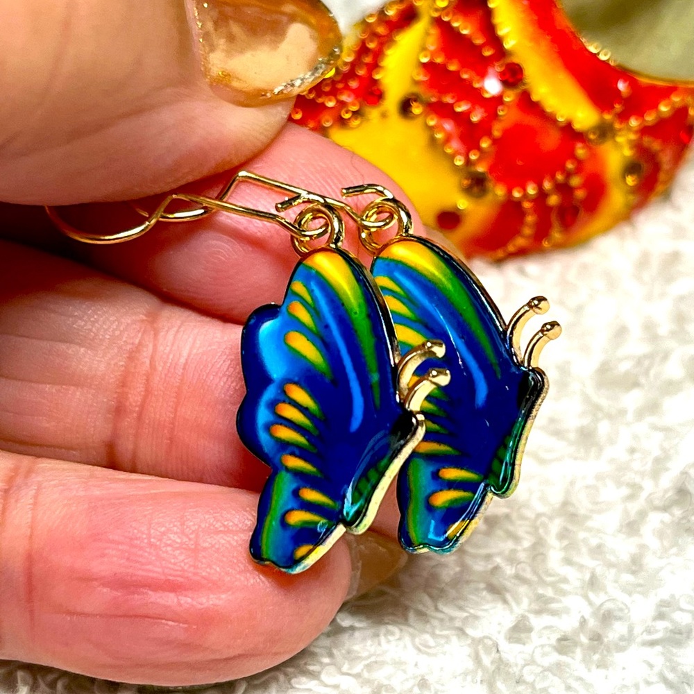 🦋Adorable butterfly gold earrings-charm earrings-betsey Johnson style